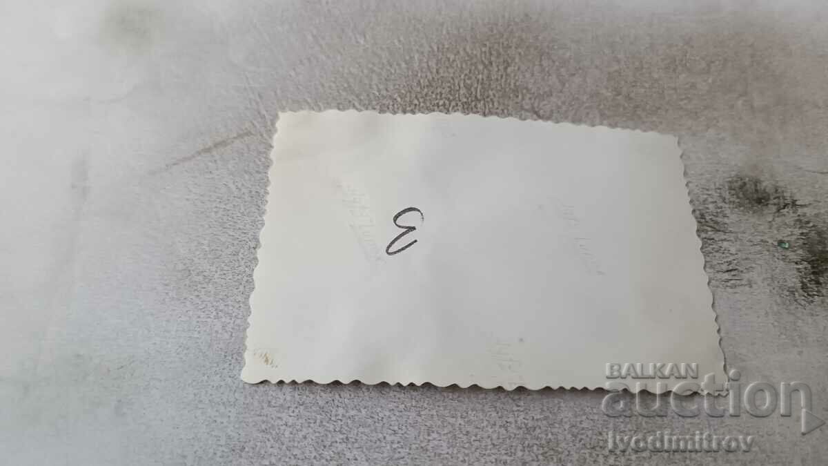 Φωτογραφία Σοφία Ένα μικρό κορίτσι σε ένα μπαλκόνι με τιμή 2.35 BGN | € 1.20