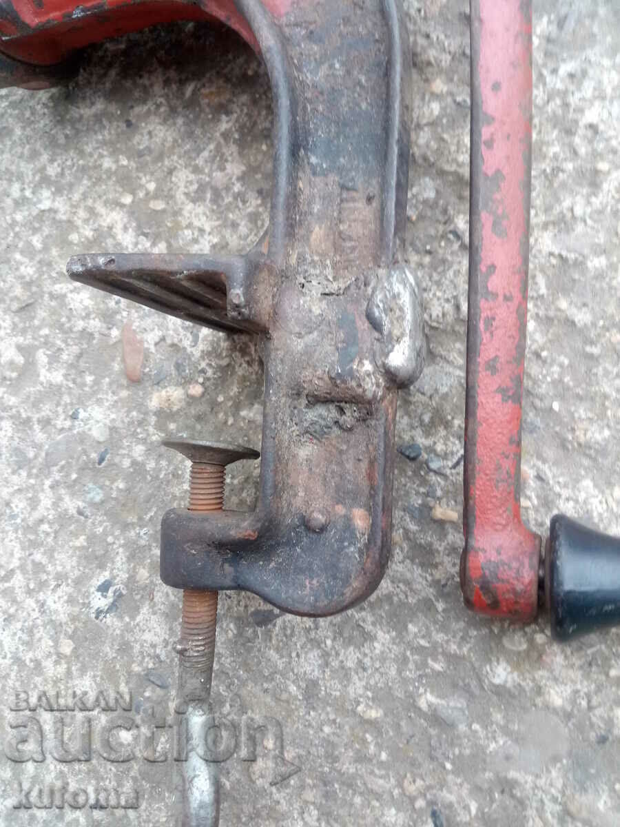 Old meat grinder with price € 4.99 | 9.76 BGN Old meat grinder with price € 4.99 | 9.76 BGN