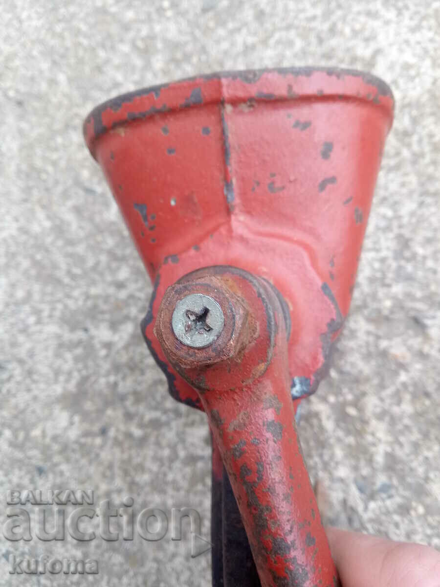 Auction Old meat grinder Auction Old meat grinder