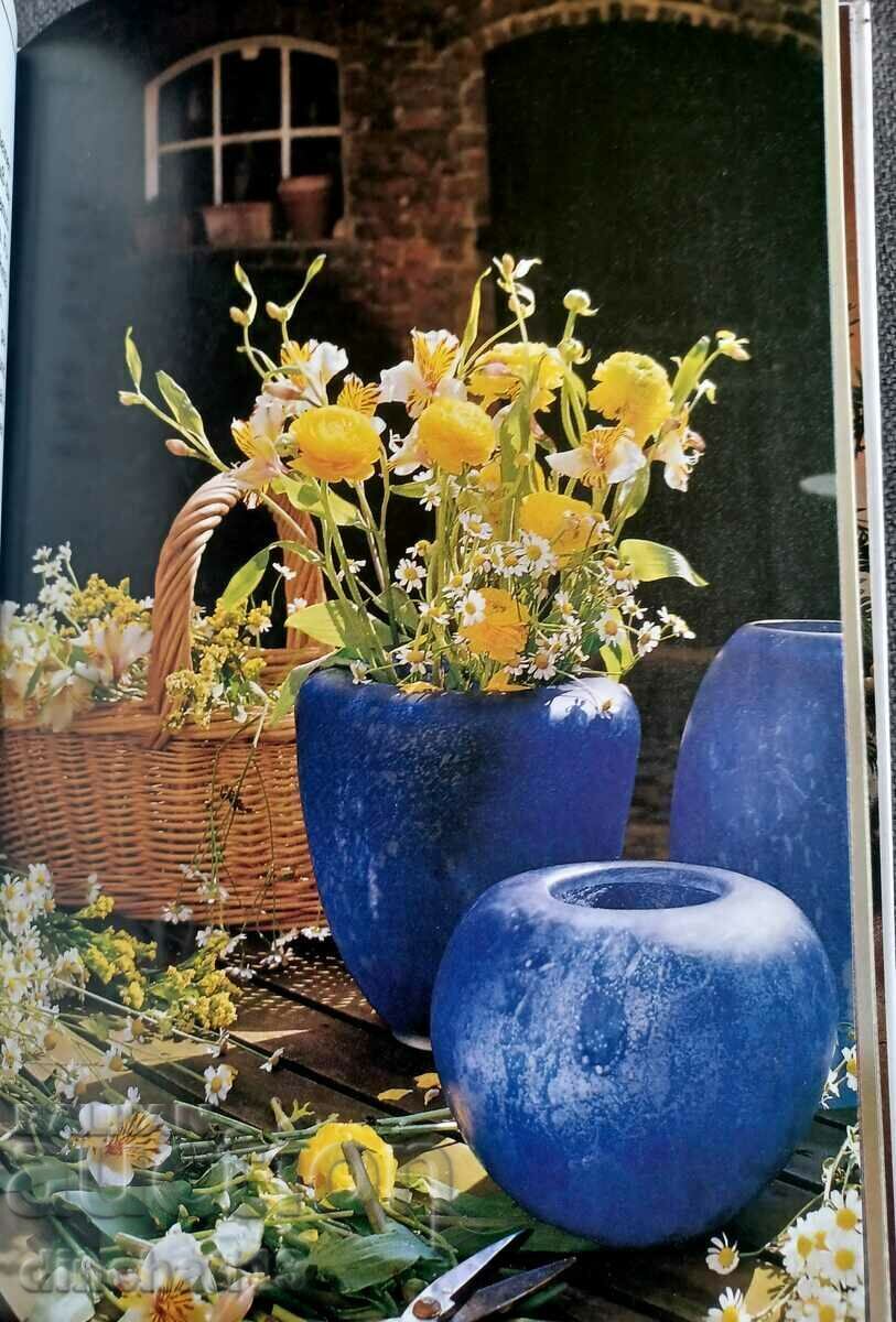 Delivery of Ausgefallener Blumenschmuck mit vielen farbigen Abbildungen Delivery of Ausgefallener Blumenschmuck mit vielen farbigen Abbildungen