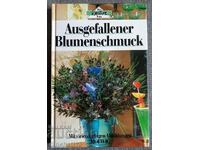 Ausgefallener Blumenschmuck mit vielen farbigen Abbildungen