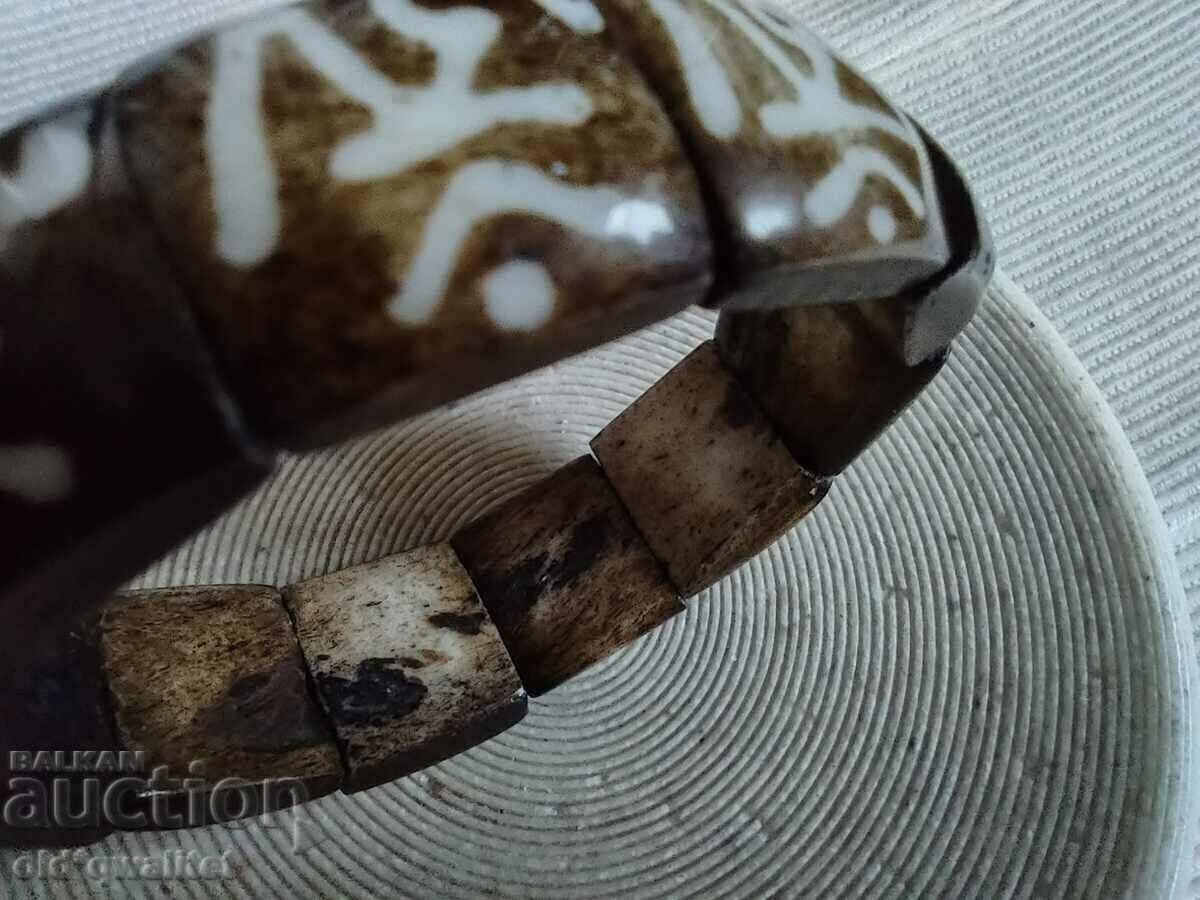 Delivery of Attractive spectacular bone BRACELET with initials or...