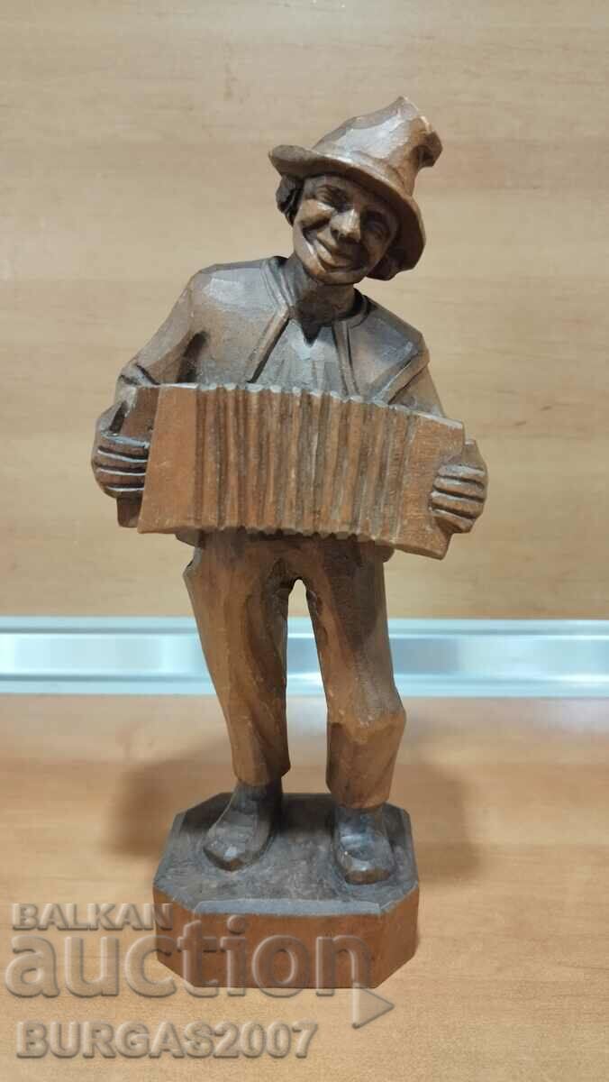 Παλιά ξύλινη φιγούρα, μουσικός με ακορντεόν, 29 εκ.