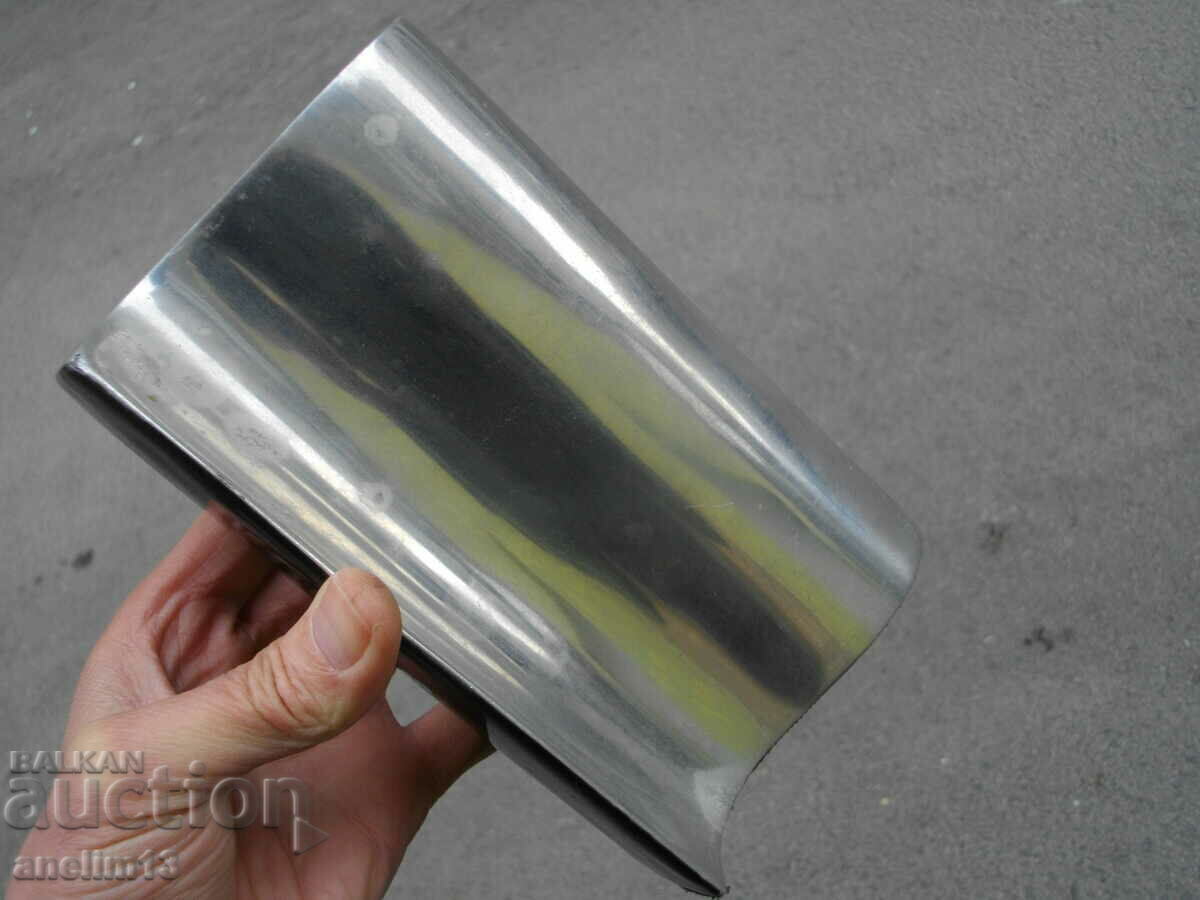 Delivery of ALUMINUM VASE Delivery of ALUMINUM VASE