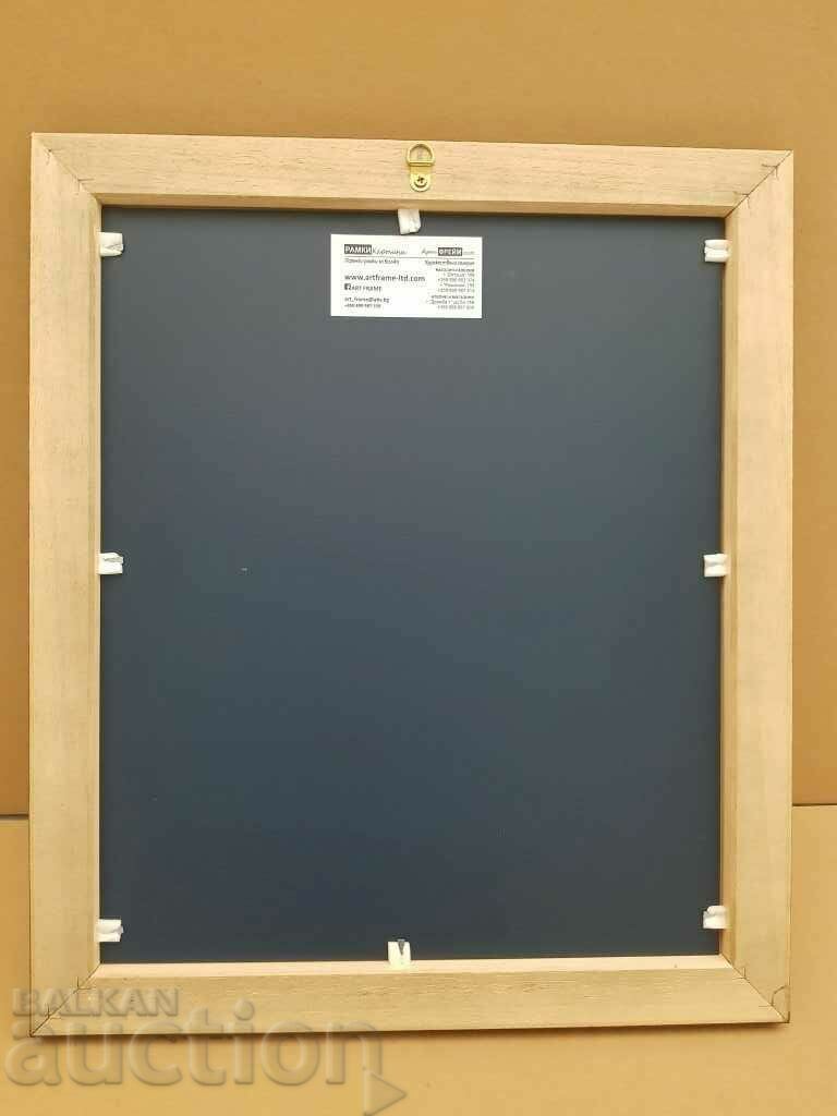 Auction Mirror with a wooden frame measuring 35x41cm Auction Mirror with a wooden frame measuring 35x41cm