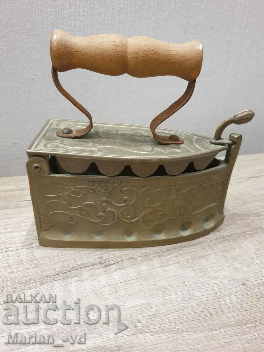 Παλιό χάλκινο σίδηρο με τιμή 50.00 BGN | € 25.56 Παλιό χάλκινο σίδηρο με τιμή 50.00 BGN | € 25.56