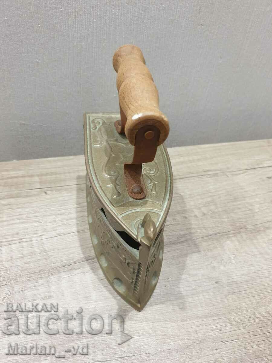 Παράδοση Παλιό χάλκινο σίδηρο Παράδοση Παλιό χάλκινο σίδηρο