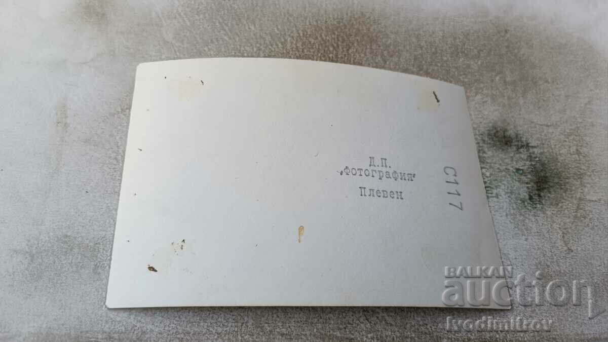 Photo Pleven Two young girls on the sidewalk with price 2.65 BGN | € 1.35 Photo Pleven Two young girls on the sidewalk with price 2.65 BGN | € 1.35