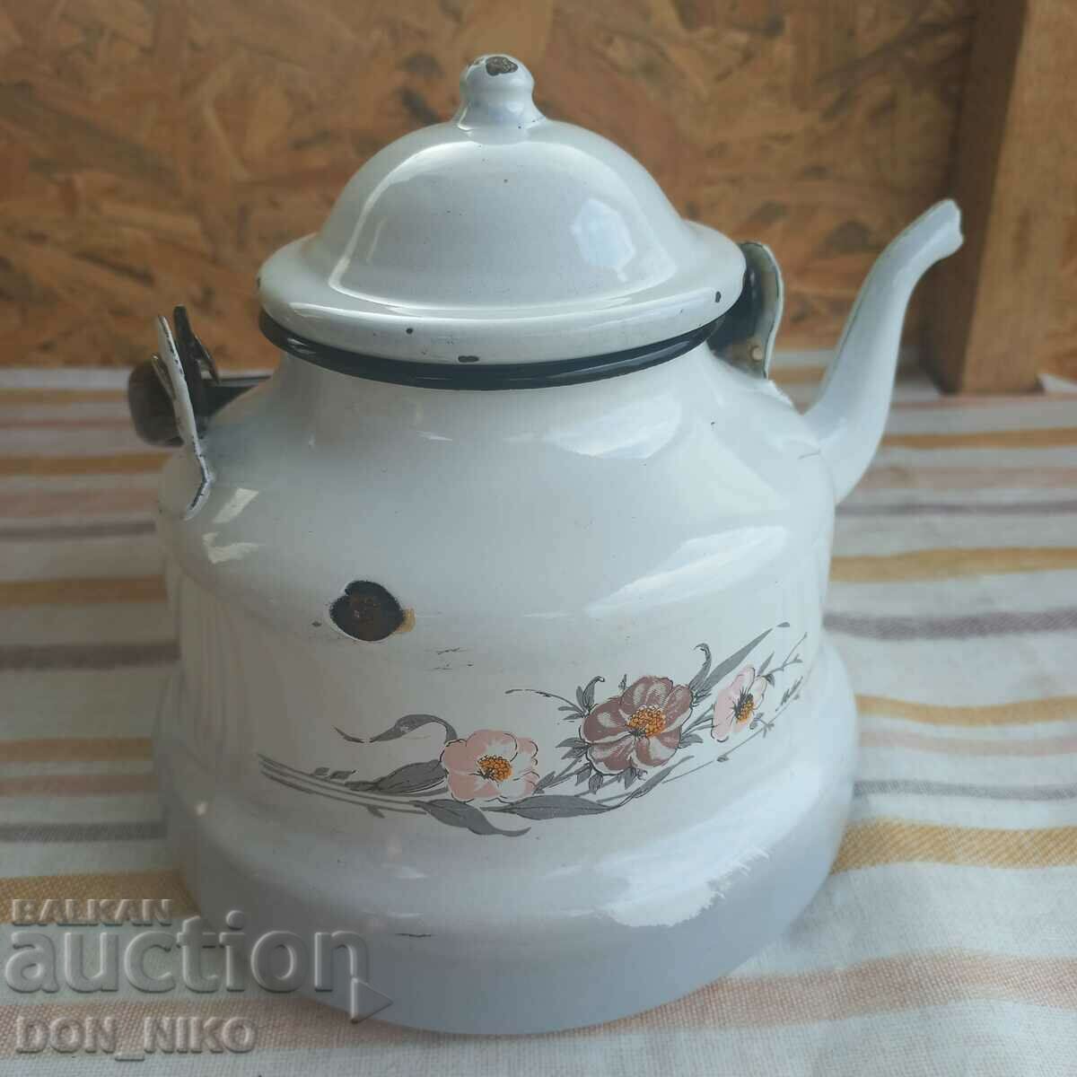 Delivery of Enameled Teapots 3 Pieces Delivery of Enameled Teapots 3 Pieces