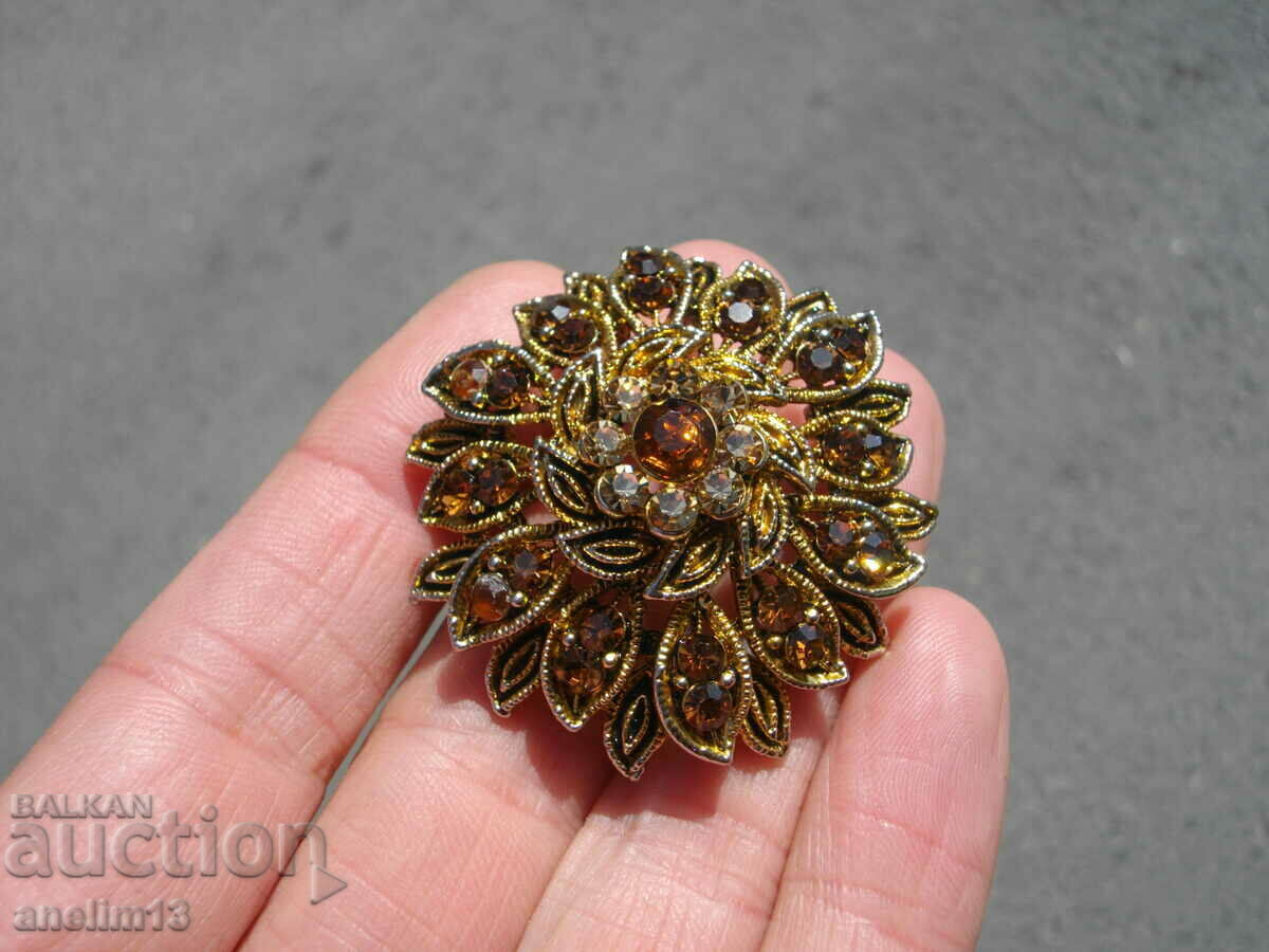 OLD BROOCH PENDANT with price 25.00 BGN | € 12.78 OLD BROOCH PENDANT with price 25.00 BGN | € 12.78