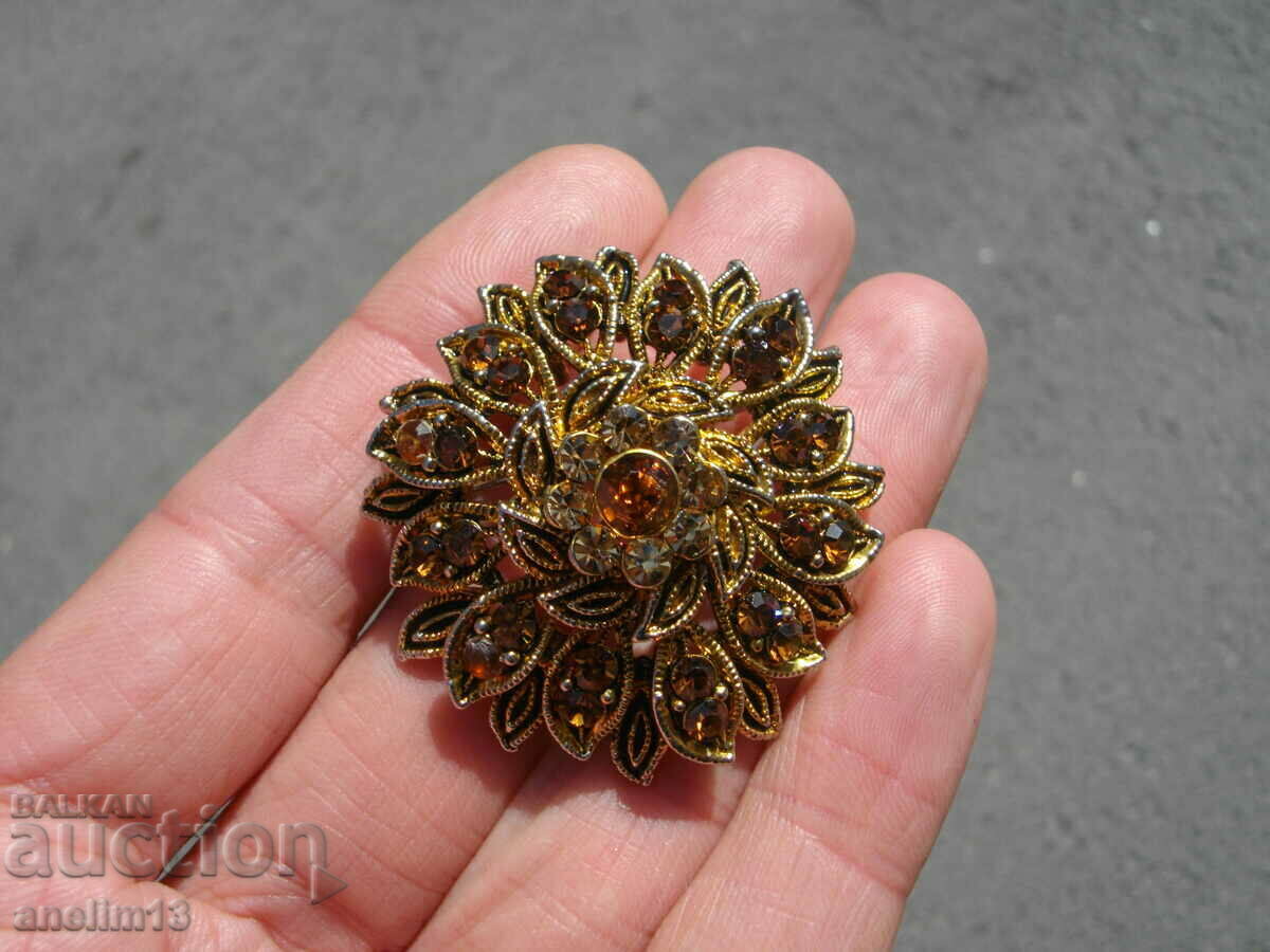 Delivery of OLD BROOCH PENDANT Delivery of OLD BROOCH PENDANT