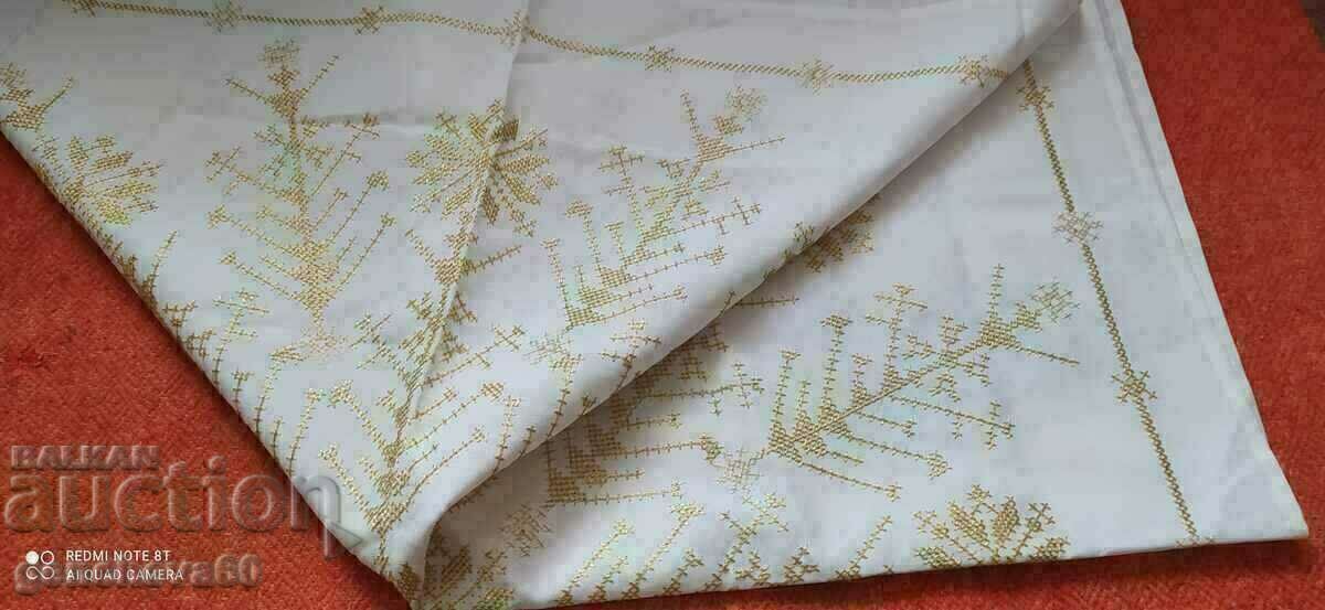 Beautiful embroidered tablecloth, plaid with gold wire - 7 Beautiful embroidered tablecloth, plaid with gold wire - 7