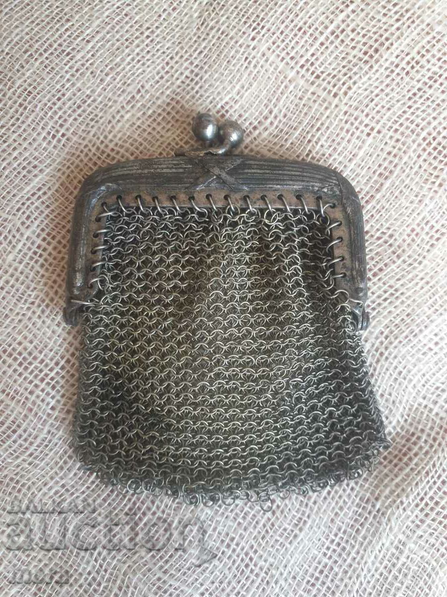 Μεταλλικό vintage μικρό γυναικείο τσαντάκι με τιμή 70.00 BGN | € 35.79 Μεταλλικό vintage μικρό γυναικείο τσαντάκι με τιμή 70.00 BGN | € 35.79