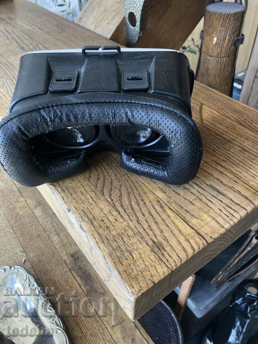 OCHELI 3D VR BOX cu preț 10.00 BGN | € 5.11