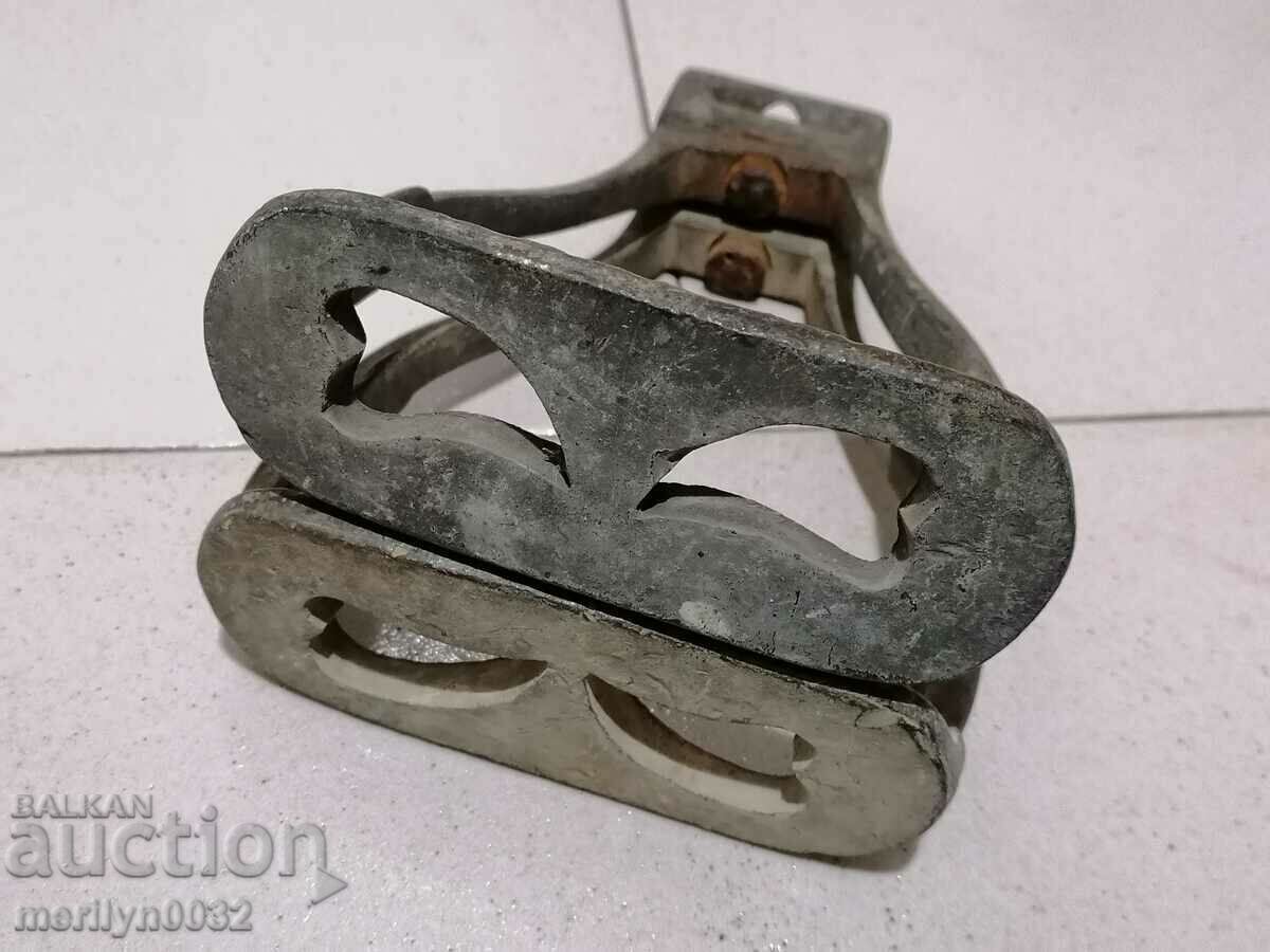 Auction Ottoman stirrup bronze cavalry saddle Auction Ottoman stirrup bronze cavalry saddle