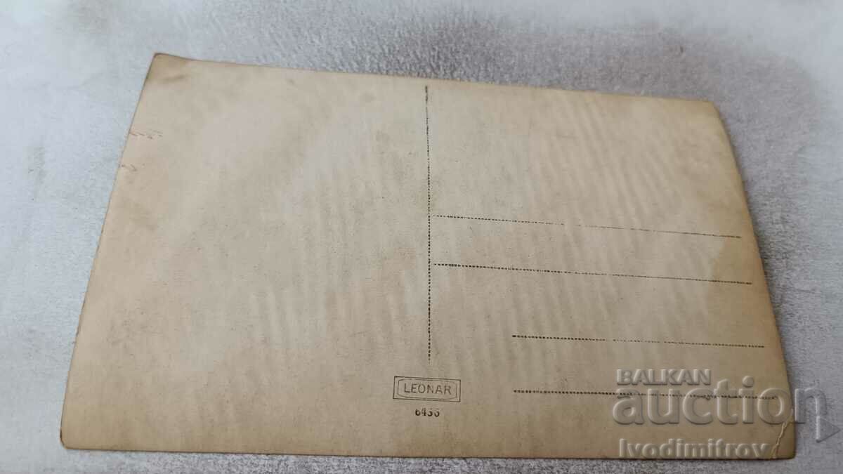 Снимка Мъж с ретро бански лежащ на брега на морето с цена 3.65 лв. | € 1.87 Снимка Мъж с ретро бански лежащ на брега на морето с цена 3.65 лв. | € 1.87