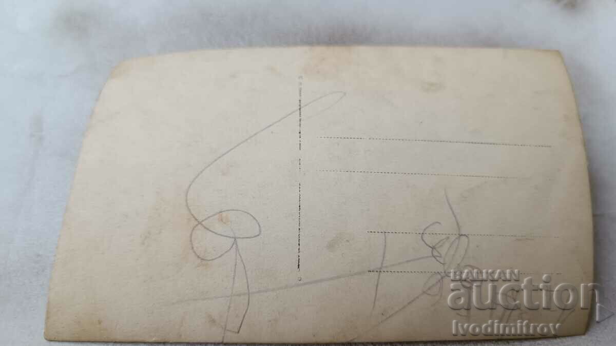 Photo Man, woman and three children with a boat in the sea with price 2.65 BGN | € 1.35 Photo Man, woman and three children with a boat in the sea with price 2.65 BGN | € 1.35