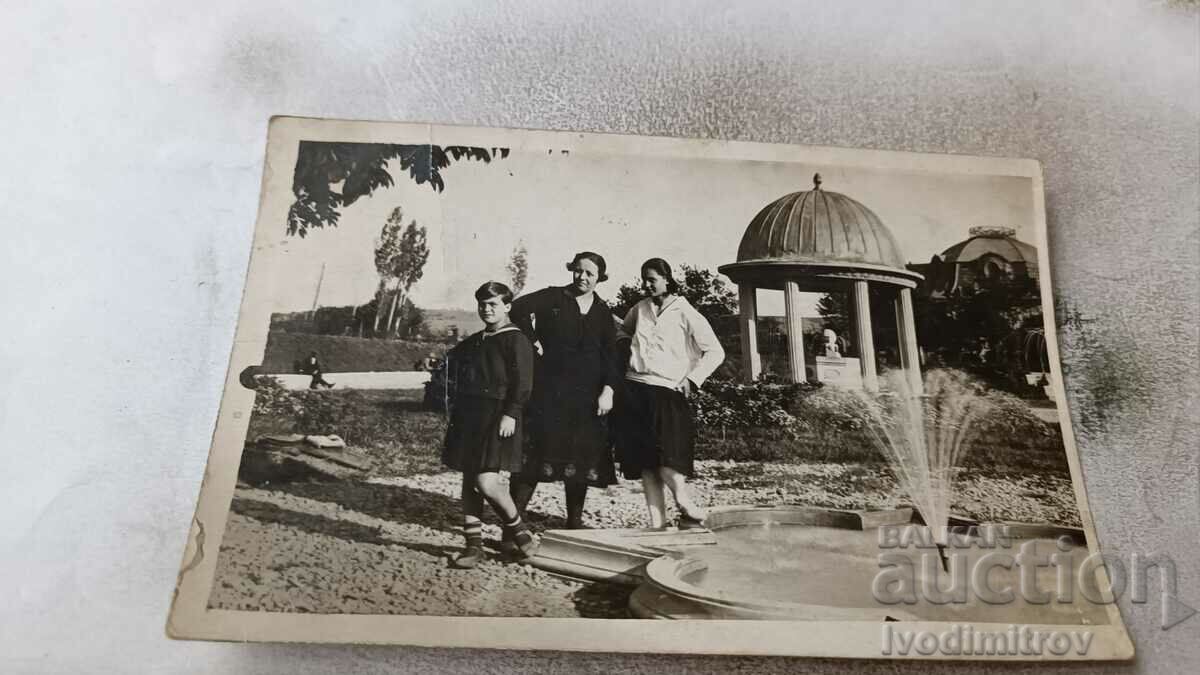 Photo Bankya A woman, a boy and a girl in the park in front of the bathroom, 1926