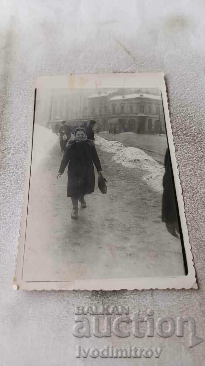 Φωτογραφία Σοφία Γυναίκα σε μια βόλτα το χειμώνα