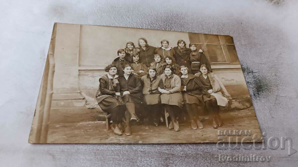 Снимка София Ученички от училище Княгиня Мария Луиза 1929