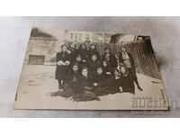 S. Sofia Μαθήτριες στην αυλή του σχολείου Knyaginya Maria Luiza, 1931