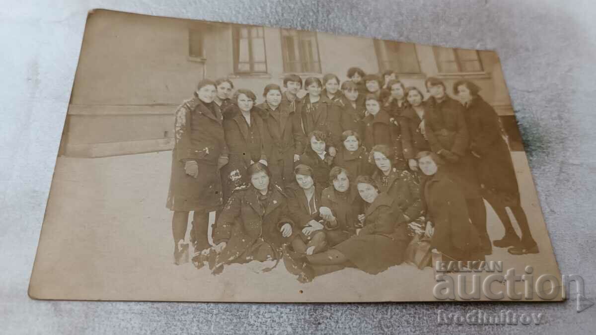 S. Sofia Μαθήτριες στην αυλή του σχολείου Knyaginya Maria Luisa, 1927