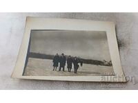 Foto Bărbat și trei femei iarna