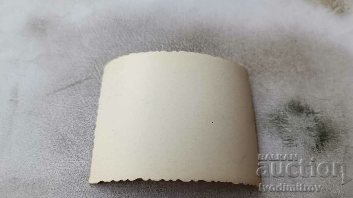 Foto Fată tânără pe plajă cu preț € 0.74 | 1.45 BGN Foto Fată tânără pe plajă cu preț € 0.74 | 1.45 BGN