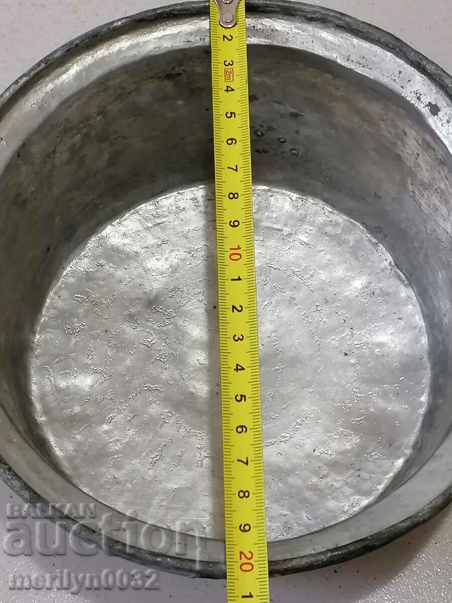 An old tinned pot, a baker's copper pot with lid - 6 An old tinned pot, a baker's copper pot with lid - 6