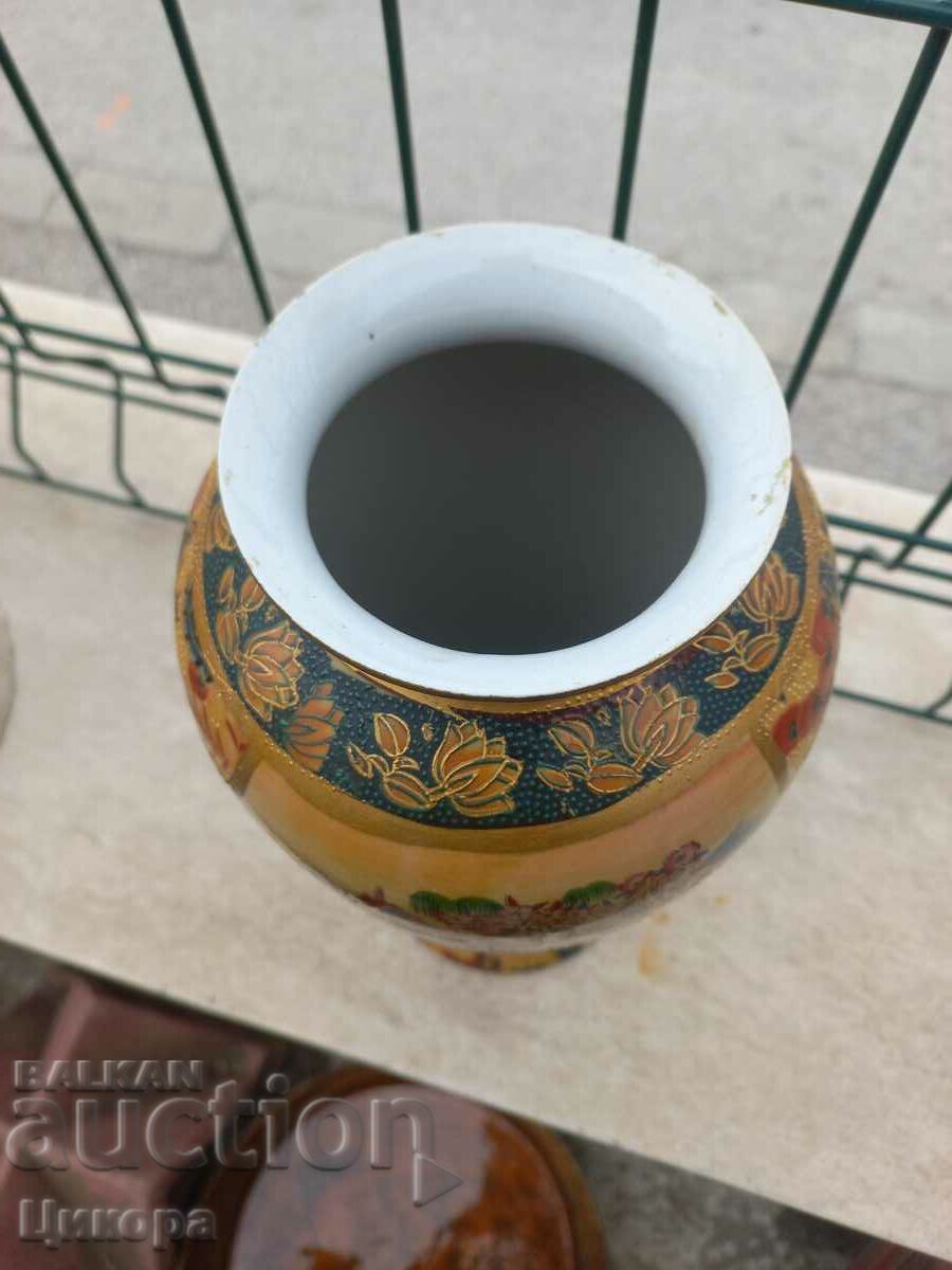 Delivery of CHINESE PORCELAIN SATSUMA VASE Delivery of CHINESE PORCELAIN SATSUMA VASE