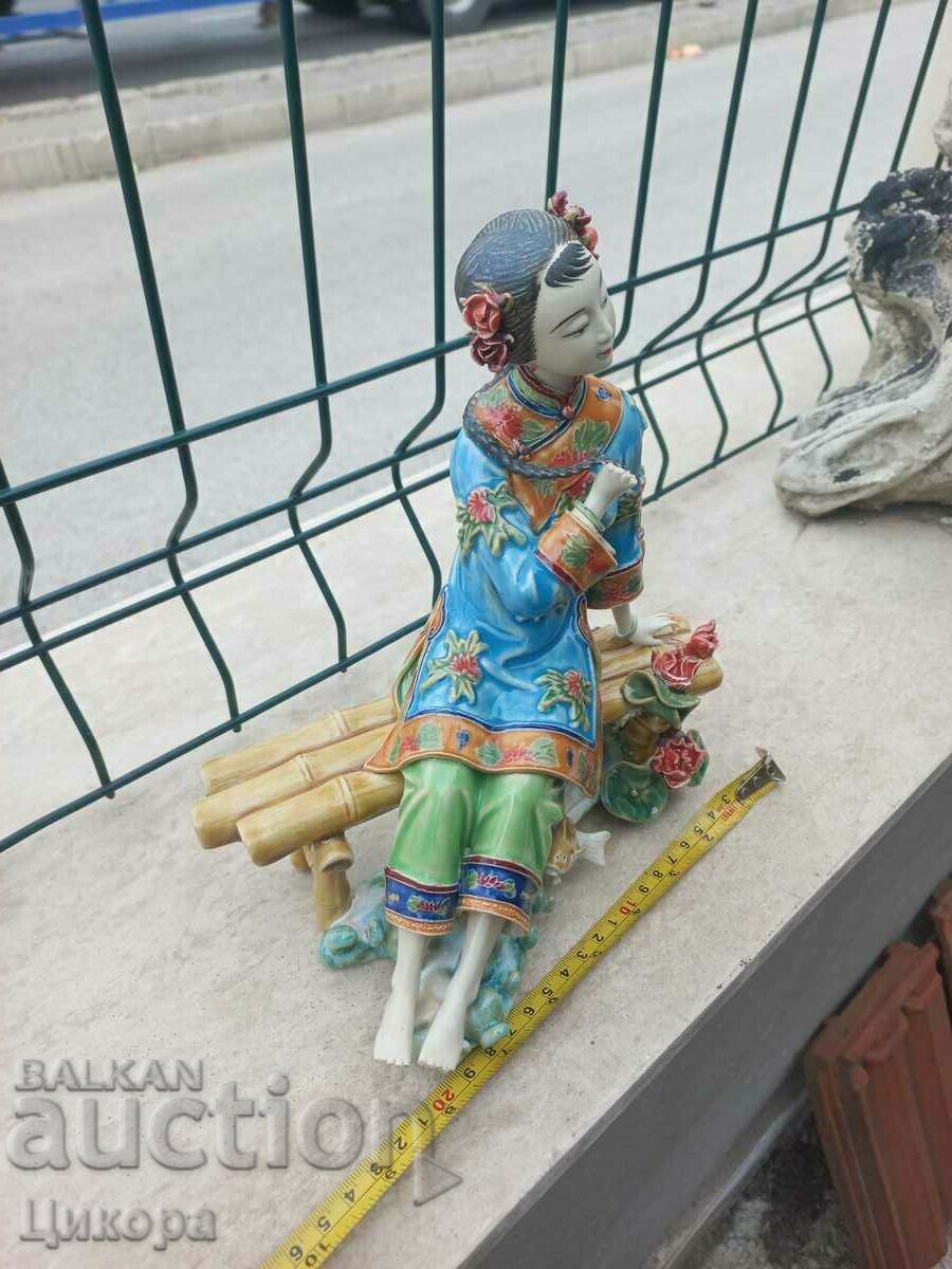 Auction  OLD CHINESE PORCELAIN FIGURE STATUETTE