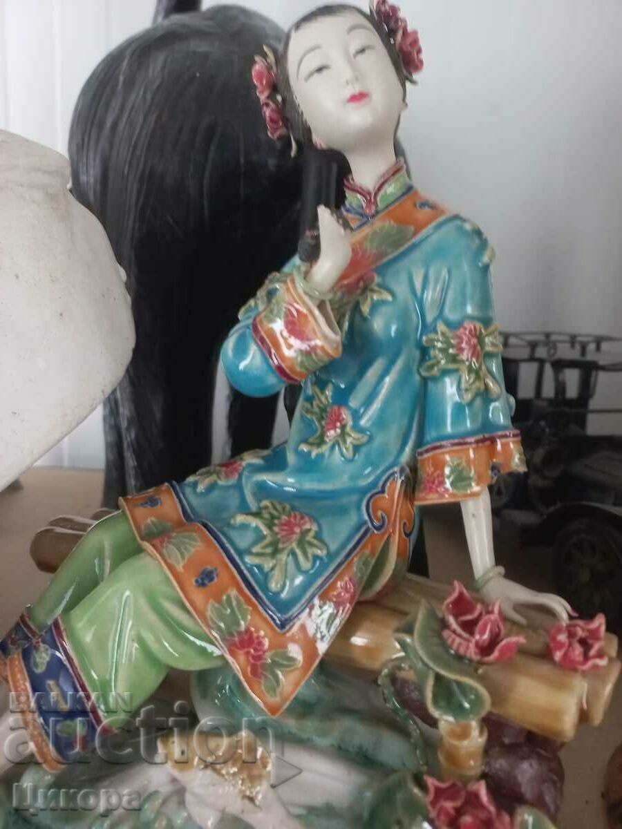 OLD CHINESE PORCELAIN FIGURE STATUETTE