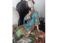 OLD CHINESE PORCELAIN FIGURE STATUETTE