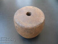 Old weight, mace, 2,400 kg.