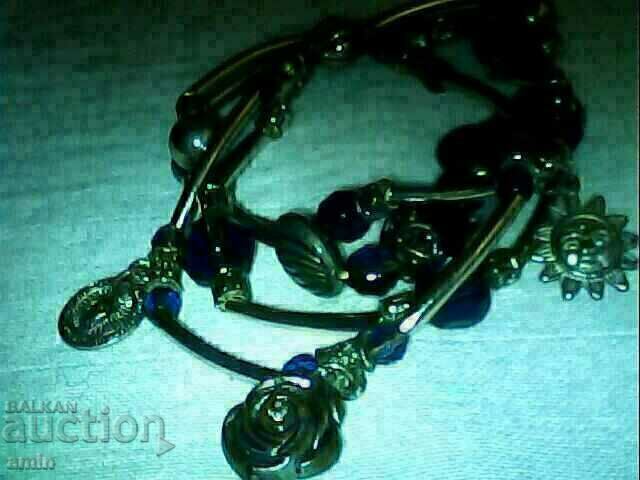 Delivery of beautiful bracelet with crystals Delivery of beautiful bracelet with crystals