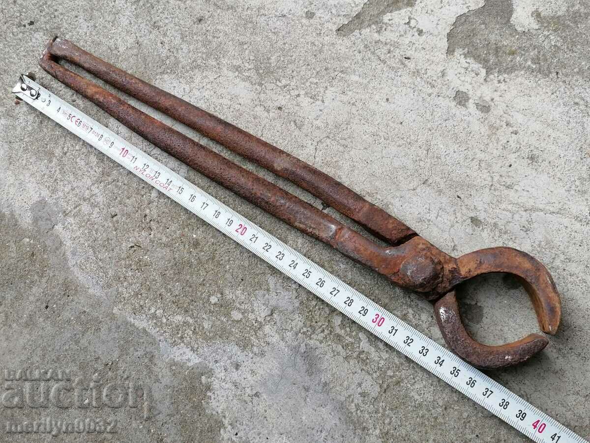 Auction Old forging pliers, wrought iron, a keradene tool Auction Old forging pliers, wrought iron, a keradene tool