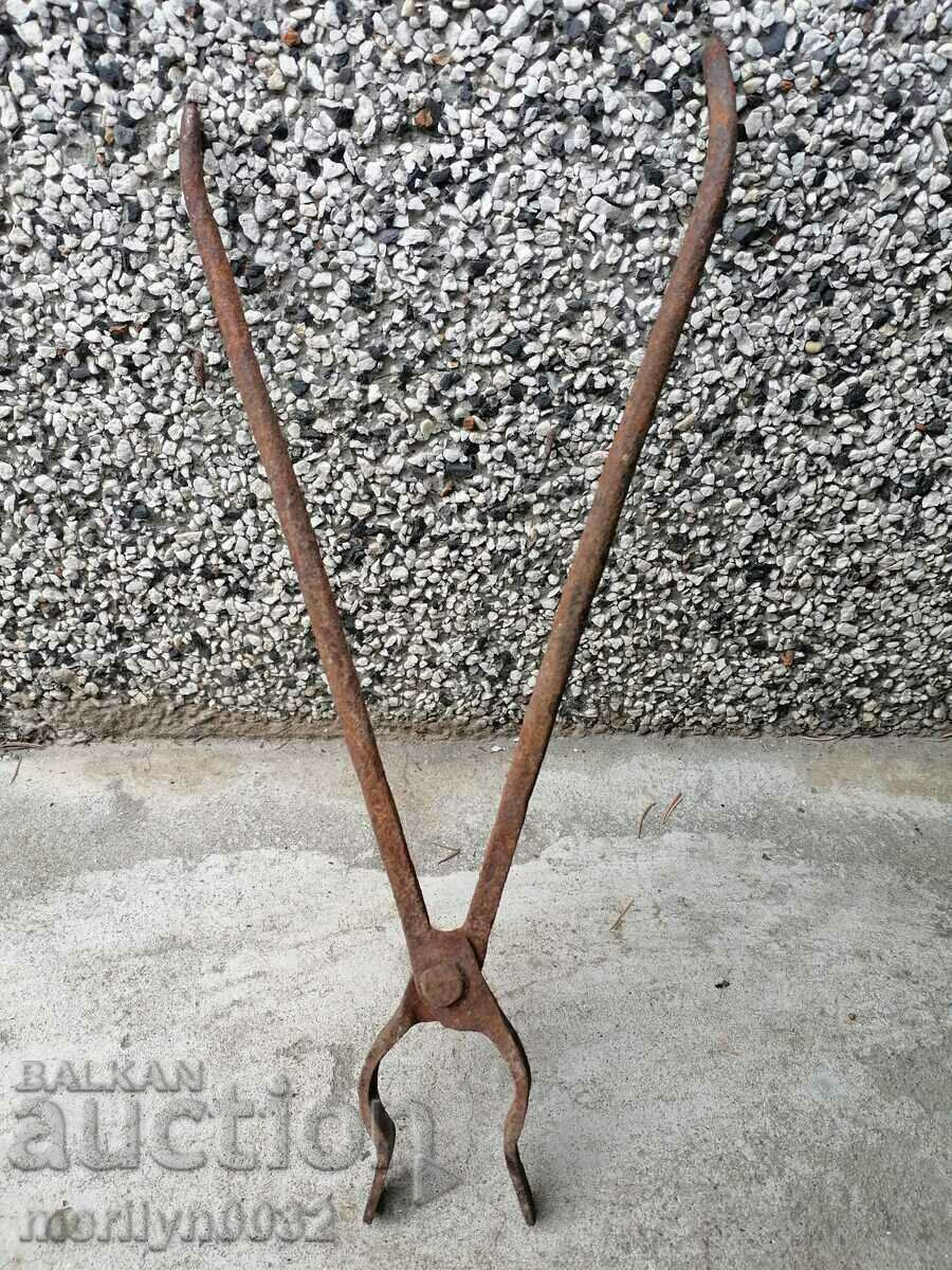 Auction Old forging pliers, wrought iron, a keradene tool Auction Old forging pliers, wrought iron, a keradene tool