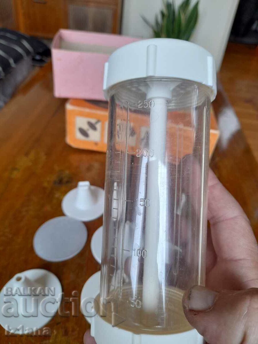 Delivery of An old pastry syringe Delivery of An old pastry syringe