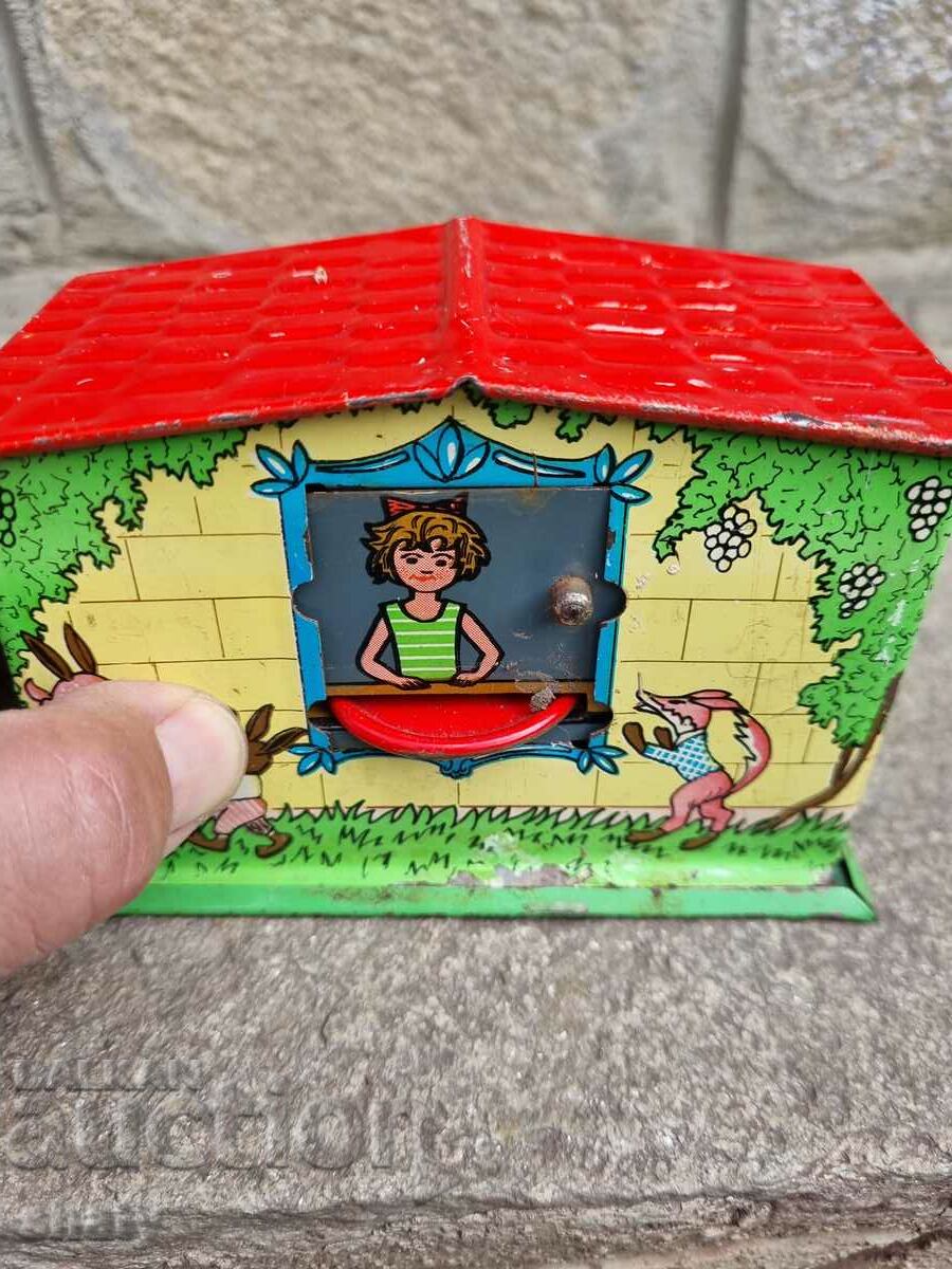 Delivery of Old metal money box