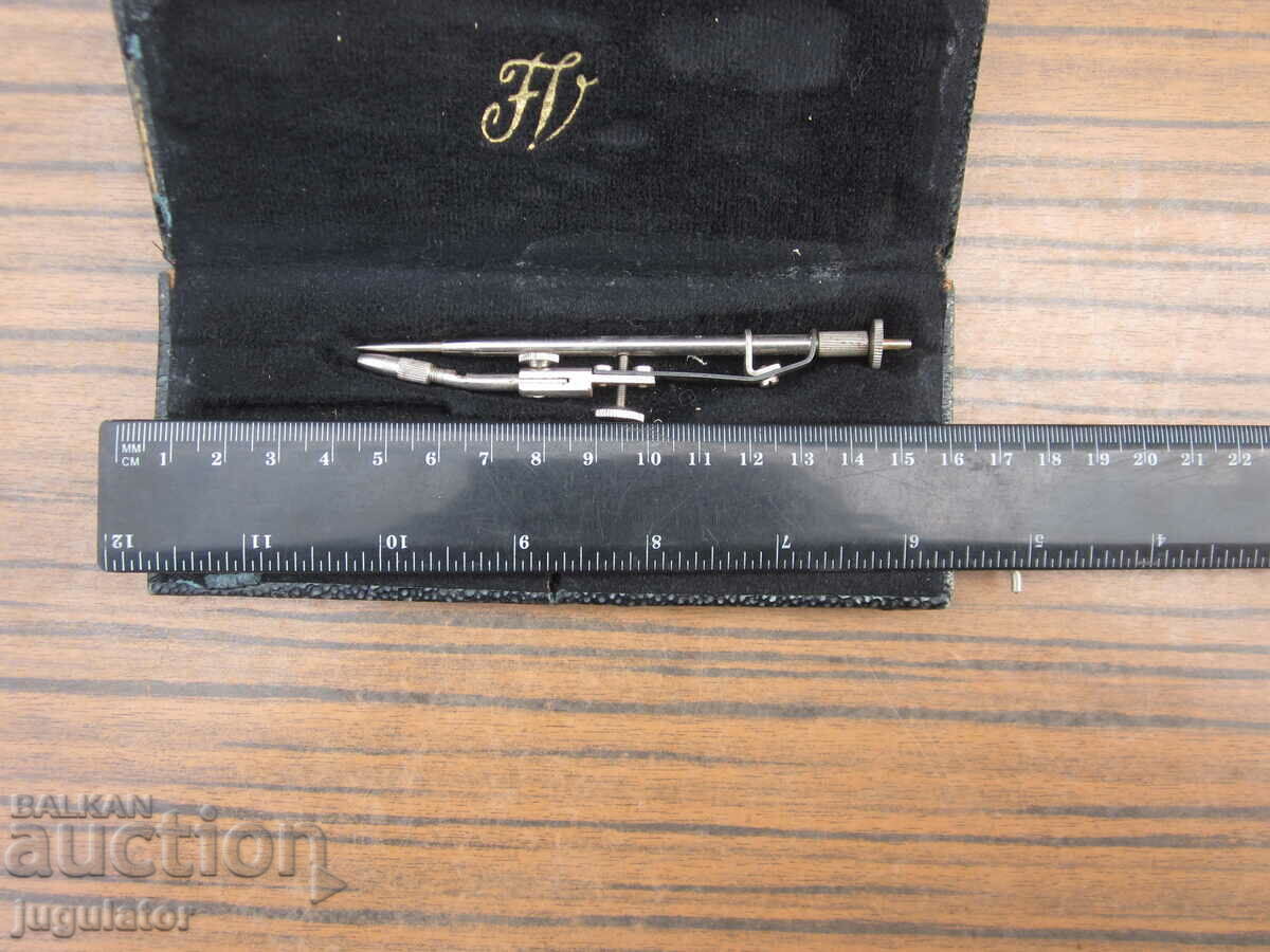 Voight set of German drawing tools in a box - 5 Voight set of German drawing tools in a box - 5