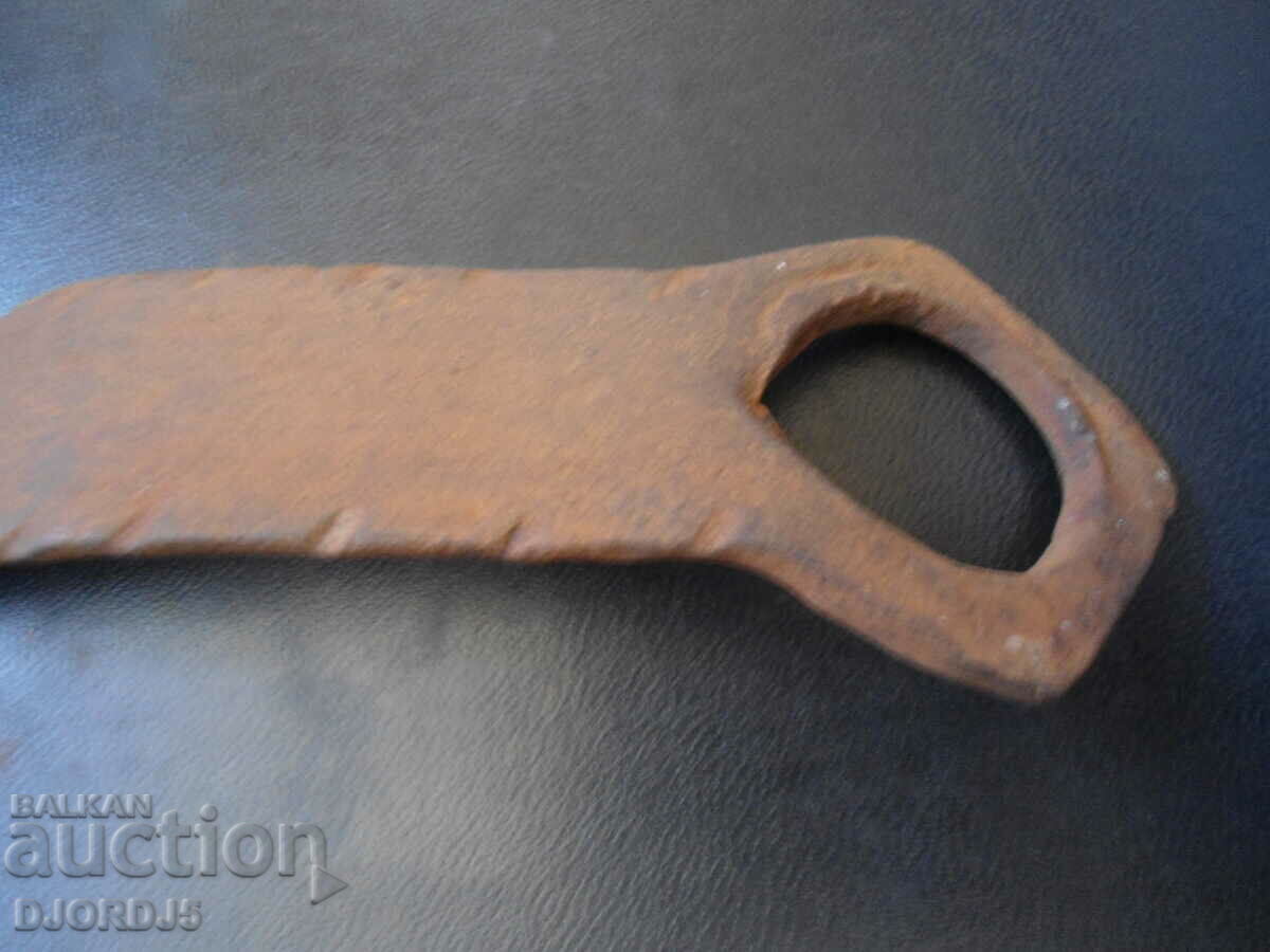 Auction  Old wrought latch