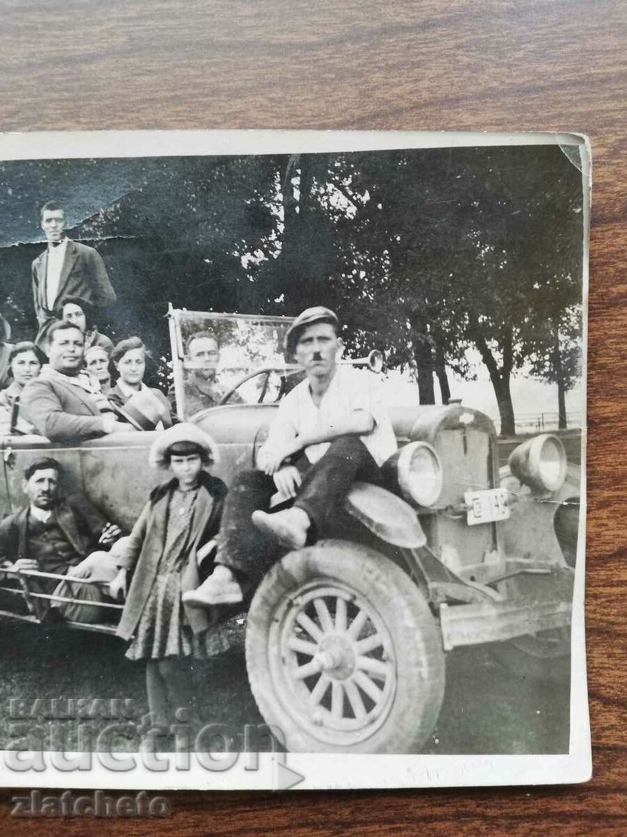 Стара снимка Царство България - автомобил с цена 10.00 лв. | € 5.11 Стара снимка Царство България - автомобил с цена 10.00 лв. | € 5.11