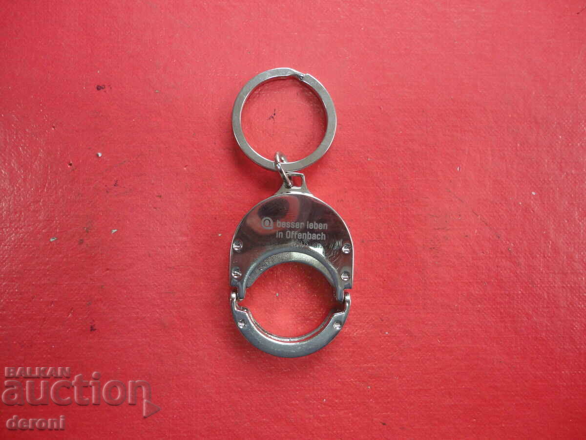 Licitație Instrument uimitor pentru breloc într-o cutie Licitație Instrument uimitor pentru breloc într-o cutie