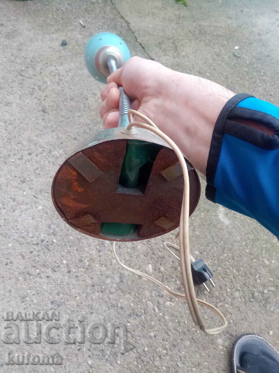 Delivery of Old folding lamp