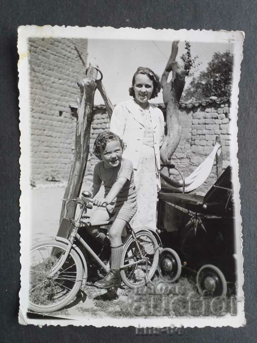 Foto veche Cărucior pentru copii Bicicletă -11,5/9 cm.
