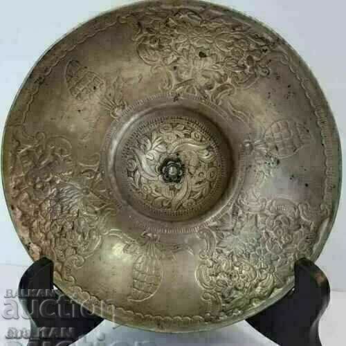 O ceașcă/castron din argint grecesc UNIC din secolul al XIX-lea cu ornamente cu preț 1999.99 BGN | € 1022.58 O ceașcă/castron din argint grecesc UNIC din secolul al XIX-lea cu ornamente cu preț 1999.99 BGN | € 1022.58