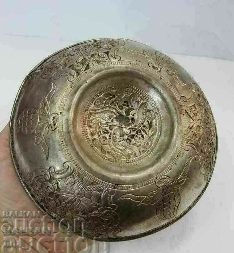 Licitație O ceașcă/castron din argint grecesc UNIC din secolul al XIX-lea cu ornamente Licitație O ceașcă/castron din argint grecesc UNIC din secolul al XIX-lea cu ornamente