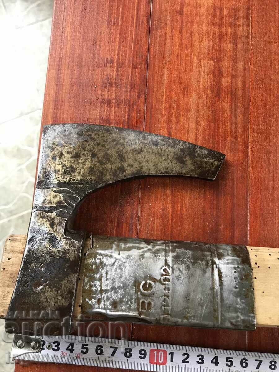 SPLITTING AX LARGE AX AX OLD TOOL with price 46.00 BGN | € 23.52 SPLITTING AX LARGE AX AX OLD TOOL with price 46.00 BGN | € 23.52