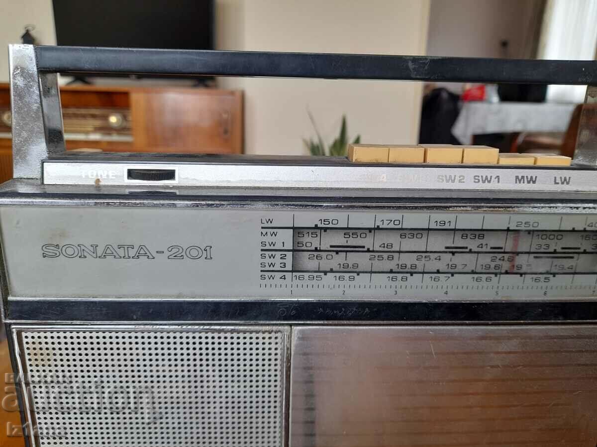 Παλιό ραδιόφωνο, ραδιόφωνο Sonata 201 με τιμή 45.00 BGN | € 23.01 Παλιό ραδιόφωνο, ραδιόφωνο Sonata 201 με τιμή 45.00 BGN | € 23.01