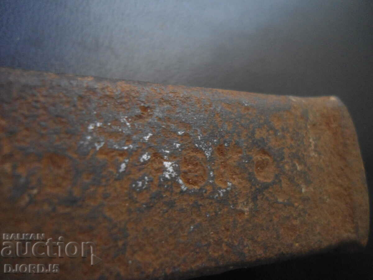 Delivery of Old universal hammer, 0. 370 kg., marked Delivery of Old universal hammer, 0. 370 kg., marked